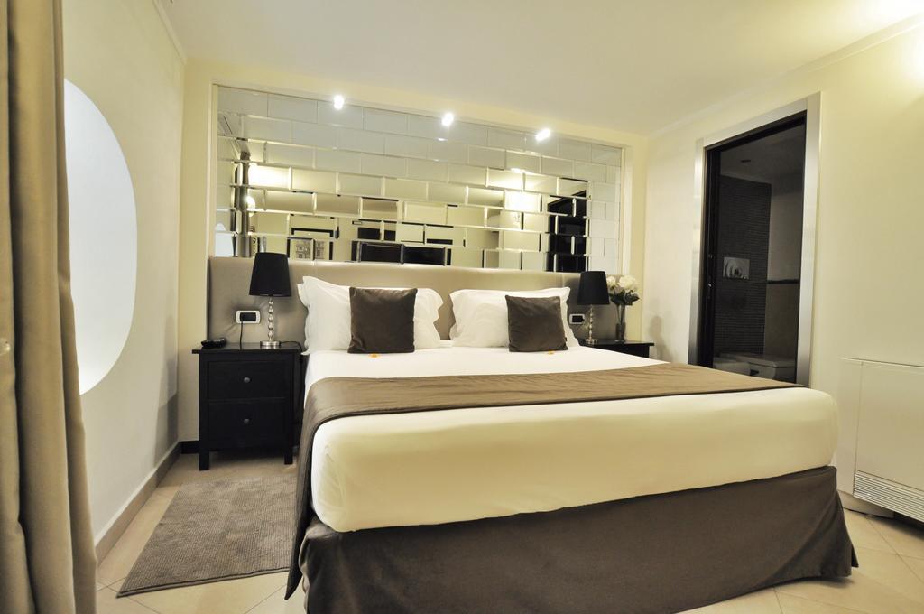 The Royals Experience Bed & Breakfast Naples Room photo