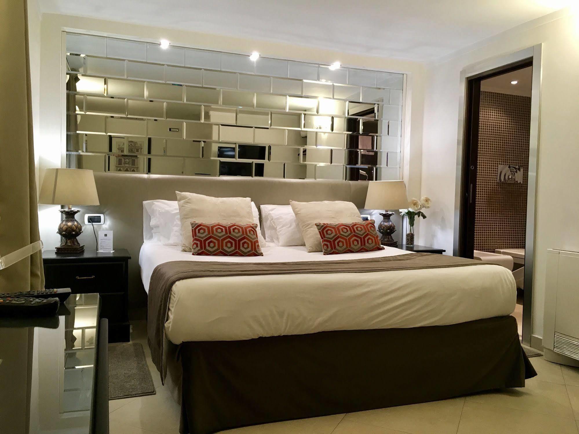 The Royals Experience Bed & Breakfast Naples Exterior photo