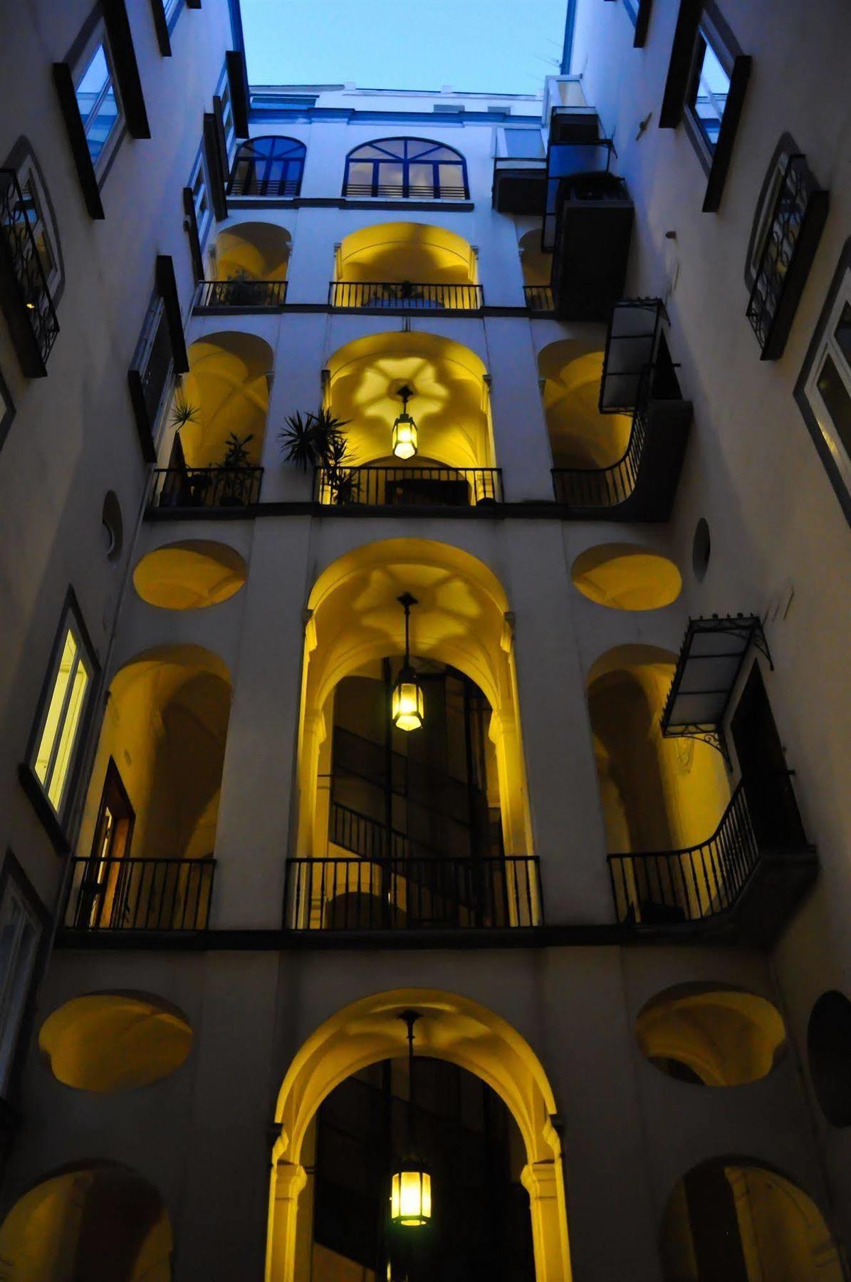 The Royals Experience Bed & Breakfast Naples Exterior photo